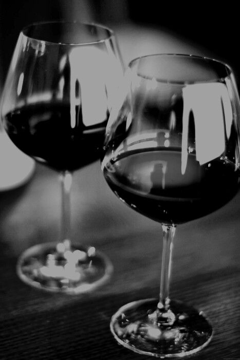 Wine Pics, Glasses Of Wine, Wine Vineyards, Wine Photography, Wine Art, A Glass Of Wine, Wine O Clock, Wine Time, Glass Of Wine