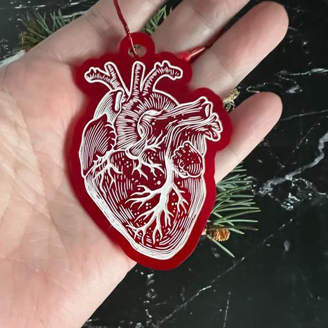 Medical Christmas Decorations, Human Heart Necklace, Anatomically Correct Heart, Heart Christmas Tree, Wonder Woman Birthday, Christmas Science, Christmas Card Illustration, Heart Christmas Ornaments, Heart Christmas