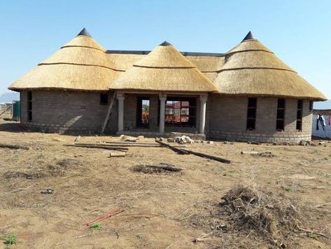 Compound House Design, Thatched House South Africa, African Hut, Thatch Roof, Round House Plans, House Plans South Africa, Hut House, African House, Thatched House