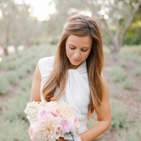 A wedding hair professional shares her best hair tips for wearing straight hairstyles on your wedding day, for brides and bridesmaids alike! MUST read! Straight Bridal Hairstyles, Straight Wedding Hair, Wedding Hair Tips, Easy Straight Hairstyles, Engagement Hairstyles, Bridal Hair Inspiration, Wedding Hairstyles Bride, Simple Wedding Hairstyles, Side Hairstyles