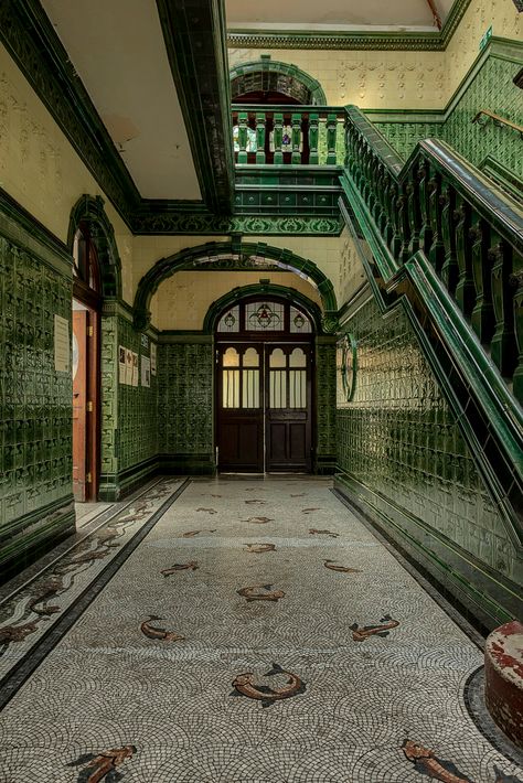 Green Floor Tile, Victoria Aesthetic, Victoria Baths Manchester, Manchester Architecture, Manchester House, Victorian Room, Hallway Art, Bg Design, Dream House Interior