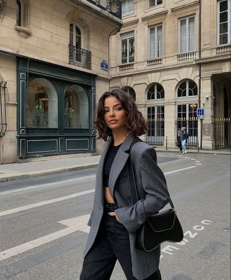 Shot Hair Styles, Estilo Preppy, Minimal Outfit, Stylish Work Outfits, Elegantes Outfit, Mode Inspo, Foto Inspiration, Autumn Outfit, Mode Vintage