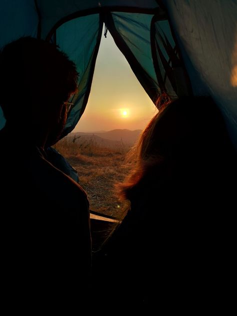 Camping Stargazing, Beautiful Morning Pictures, Million Stars, Beautiful Sunrise, Morning Pictures, Beautiful Morning, Trekking, Outdoor Gear, Couple Goals