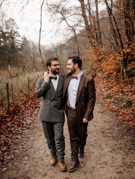 Gaycouple, Gaywedding, Samesexwedding, Lgbtwedding, Queerwedding, Lgbthochzeit Gay Engagement Photos, Gay Wedding Photos, Gay Weddings, Autumnal Wedding, Fall Engagement Pictures, Wedding Shooting, Queer Weddings, Marriage Material, Photoshoot Wedding