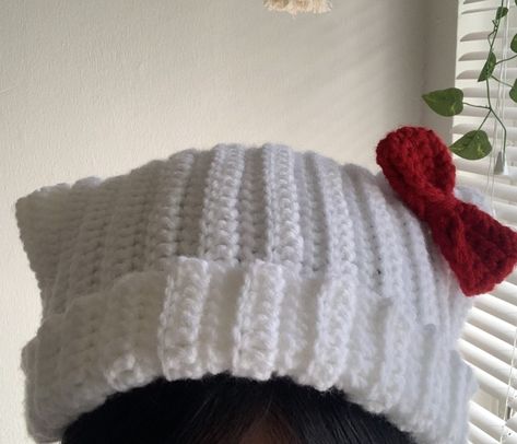 Crochet hello kitty beanie Hello Kitty Beanie, Kitty Beanie, Crochet Hello Kitty, Hello Kitty Crochet, Crochet Fairy, Crochet Shop, Mode Crochet, Crochet Business, Kawaii Crochet