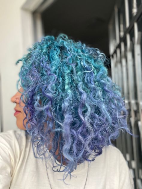 Lilac Curly Hair, Alternative Curly Hair, Purple Curly Hair, Afro Hair Color, Colored Curly Hair, Curly Hair Inspiration, Hair Color Blue, Long Bob, Afro Hairstyles