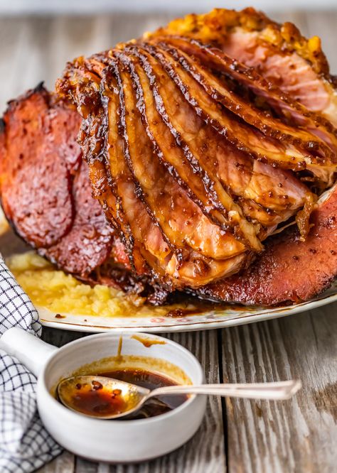 sliced spiral ham with brown sugar glaze Best Spiral Ham Recipe, Casseroles Breakfast, Brown Sugar Pineapple Ham, Brown Sugar Pineapple, Haircut Coupons, Holiday Ham Recipes, Brown Sugar Ham, Ham Glaze Brown Sugar, Ham Recipes Baked