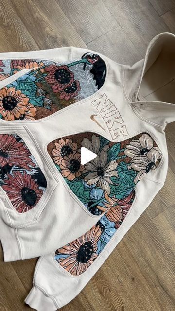 - Check more at https://howcandothis.com/diyideas/95319/ Old Hoodie Upcycle, Patchwork Clothes Diy Ideas, Reworked Sportswear, Diy Patchwork Hoodie, Hoodie Diy Upcycle, Upcycling Sweatshirt, Reworked Clothes Diy Ideas, Reworked Thrift, Sweatshirt Upcycle Diy