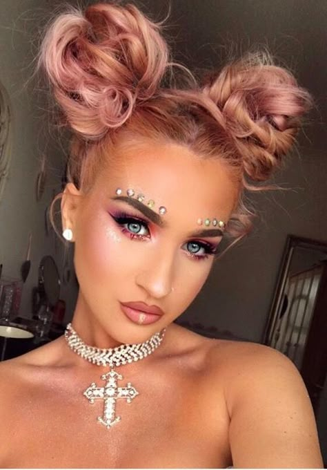 pιnтereѕт : @jenιιмarιee ♡ Coachella Make-up, Edc Makeup, Music Festival Makeup, Coachella Hair, Coachella Makeup, Make Carnaval, Festival Makeup Glitter, Rave Hair, Festival Inspo