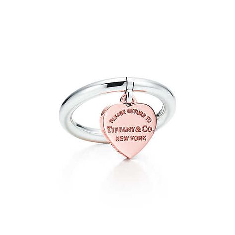 Return to Tiffany® heart tag ring in sterling silver and RUBEDO® metal. Size 7, 8 or 8.5 Tiffany Key Ring, Tiffany Key, Tiffany Rings, Return To Tiffany, Azul Tiffany, Cleaning Silver Jewelry, Gold Jewelry Sets, Jewelry Pendants, Tiffany Jewelry