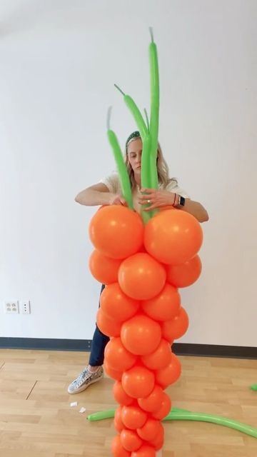 Carrot Themed Birthday Party, Carrot Balloon Column, Carrot Birthday Party, Carrot Themed Party, Balloon Carrot, Carrot Balloon, Easter Balloon Decor, Mom Party, Easter Carrots