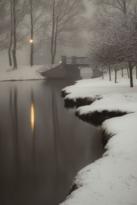 Path Lights II by Ted Anderson on 500px○  nikon D40X-f/0-20s-65mm-iso100, 2592✱3872px-rating:98.1☀  "Hamilton, N.Y..“    Photographer: Ted Anderson, USA Snow Travel, Winters Tafereel, Era Victoria, Cold Christmas, Christmas Landscape, Image Nature, Winter Love, Sky Sunset, Winter Magic