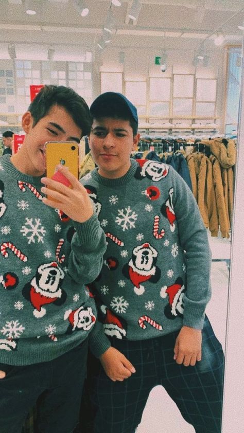 40+ Best & Cute Matching Pajamas For Couples To Get Those Holiday Couple Pictures | Aesthetic Matching Christmas Couple Outfits Gay Christmas Aesthetic, Couple Pjs Matching, Parents Tumblr, Christmas Couple Outfits, Couple Pjs, Couples Onesies, Pajama Party Outfit Ideas, Matching Pajamas For Couples, Pajama Party Outfit