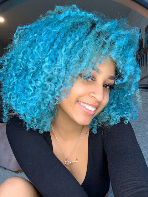 Purple Natural Hair, Blue Natural Hair, Light Blue Hair, Curly Crochet Hair Styles, Cute Hair Colors, Teal Hair, Dyed Hair Inspiration, Dyed Natural Hair, Pretty Hair Color