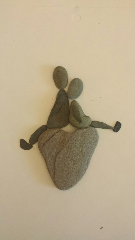 Sırtında Tre Kunst, Stone Pictures Pebble Art, Pebble Art Family, Art Pierre, Pebble Pictures, Rock And Pebbles, Beach Crafts, Stone Crafts, Rock Painting Art