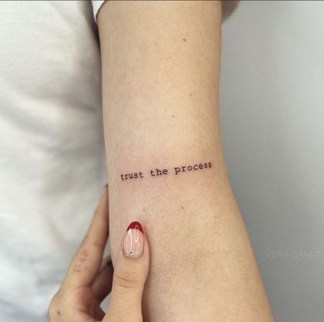 Process Tattoo Ideas, Trust The Process Tattoo Ideas, Tattoo Minimalista Feminina, Trust The Process Tattoo, Simple Quote Tattoos, Process Tattoo, Tattoo Ideas Women, Tattoo Frases, Karma Tattoo