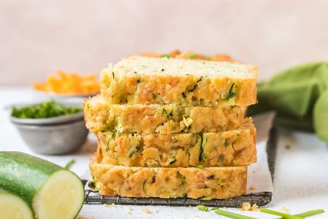 Zucchini Cheddar Bread Chive Bread Recipe, Zucchini Cheddar Bread, Chive Bread, Best Peanut Butter Fudge, Savory Zucchini Bread, Zucchini Cheddar, Cheddar Bread, Bread Calories, Zucchini Cheese