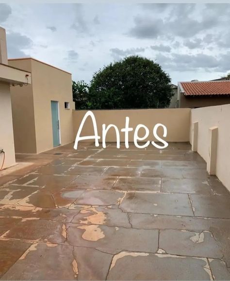 1- PATIO @aigonarquiteto
.
Se realizó una zonificación:
Zona de piscina 
Zona de estar con sombrilla
Zona de paso al costado de la pileta 
Zona de cantero longitud 
.
Se sumó una pérgola que protege una puerta y una  salida al patio de madera. Material que se replica en el piso 
.
. 
. 

🟥 2-. BAÑO  @dekorasyon.istanbul
.
Cambio de look para éste baño incorporando una pared de acento protagonista revestida en un color intenso
.
Paleta Acromática, blanco y negro ⚫ que otorga sobriedad 
.
.
. Ideas De Piscina, Ideas Terraza, Patio Grande, Terrace Decor, Bathroom Decor Ideas Themes, Bathroom Decor Ideas Colors, Ceiling Light Design, Patio Interior, Small Bathroom Decor