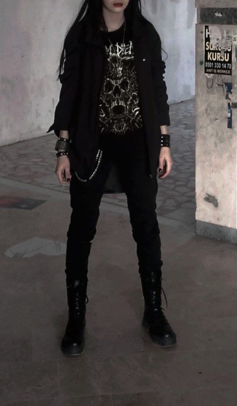 Outfit Ideas Metalhead, Winter Metalhead Outfits, Classy Gothic Outfits, Metalhead Fashion Outfits, Metalhead Outfit Ideas, Casual Metalhead Outfit, Rock Metal Outfits, Metalhead Outfits Women, Metal Style Outfits