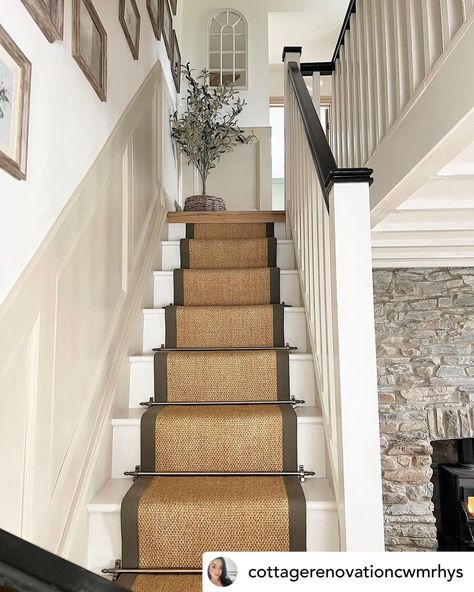 Beautiful green vibe! @cottagerenovationcwmrhys Staircase Transformation 🤎 Check out Dominique’s page for more green interior ideas We reused the old staircase to save on costs and it’s amazing what a bit of TLC, paint and a stair runner can do. Hope you’re all having a lovely week x #staircase #staircasedesign #staircasedecor #stairs #stairrunner #panelling #panelledwalls #panellinginspo #neutraldecor #neutralstyle #neutralinterior #transformationthursday #roomtransformation #hometrans... Old Staircase, Stairs And Hallway Ideas, Staircase Landing, Painted Staircases, Staircase Runner, White Stairs, House Staircase, Hallway Inspiration, Staircase Ideas