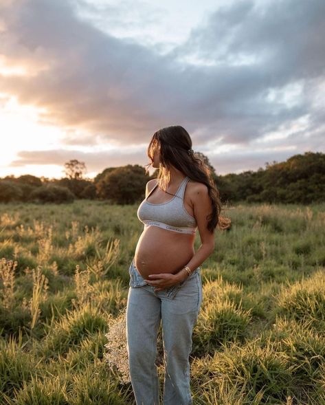 Outdoor Pregnancy Photoshoot, 2023 Maternity, Fall Maternity Shoot, Fall Maternity Pictures, Maternity Picture Outfits, Fall Maternity Photos, Maternity Photography Poses Outdoors, 20 Weeks Pregnant, Maternity Photography Poses Couple