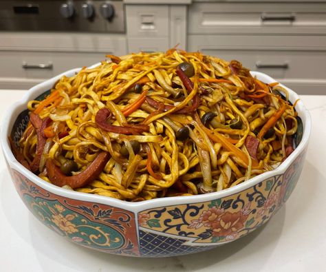 Long Life Noodles Recipe, Long Life Noodles, Chinese Noodle Dishes, Chinese Celebrations, Noodle Dinner, Noodle Recipes Easy, Tapas Restaurant, Chinese Noodles, Asian Noodles