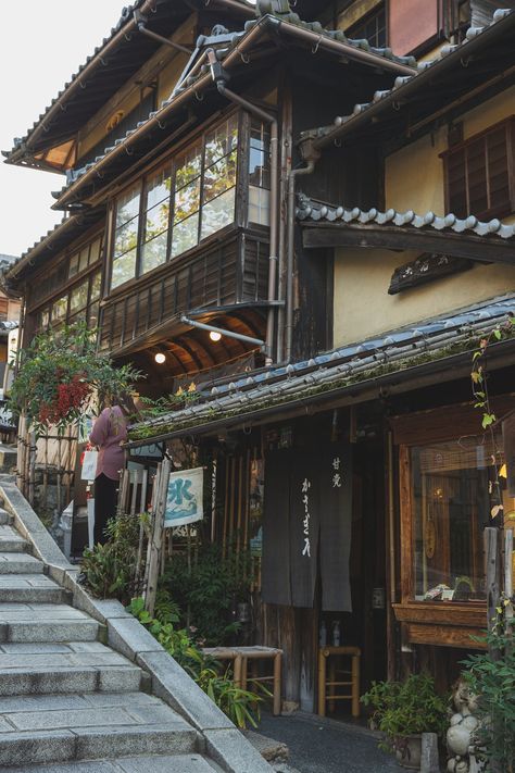 Residential cottage house with courtyard · Free Stock Photo Architecture Photography Buildings, Japanese Buildings, Japan Architecture, House Games, Watercolor Architecture, Japan Photography, Dream Place, Aomori, Kamakura