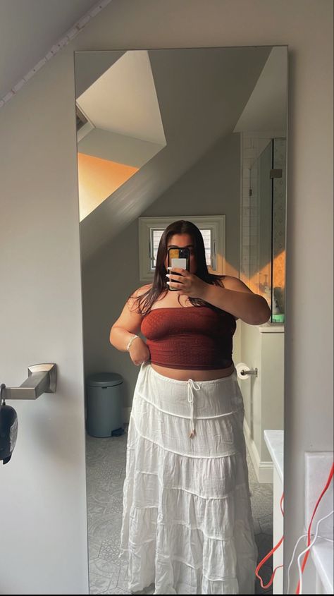 Long Summer Skirts Outfits, Long Skirts Plus Size Outfit, Tube Top And Maxi Skirt, Long Skirt Instagram Pictures, Boho Skirt Outfit Plus Size, Flowy Skirt Outfit Aesthetic, Spring Break Outfits Plus Size, Tube Top Outfit Midsize, Long White Skirt Outfit Plus Size