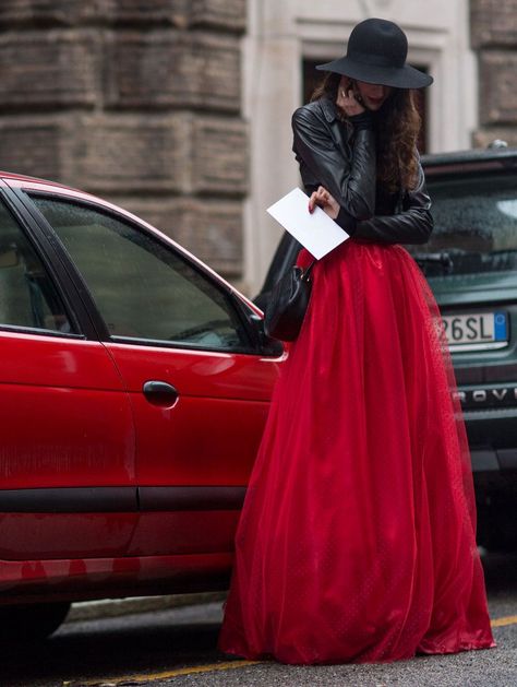 Glamour Lifestyle, Sukienki Maksi, Red Tulle Skirt, Prom Skirt, Tule Rok, Net Fashion, Model Outfit, Long Red Dress, Red Skirt