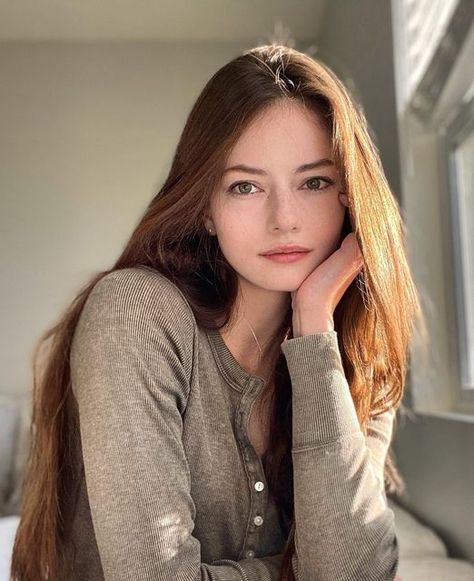 Mackenzie Foy, Hair Color Blue, The Twilight Saga, Photography Travel, Cool Hair Color, Hair Color Trends, Beauty Trends, Blue Hair, Beauty Fashion