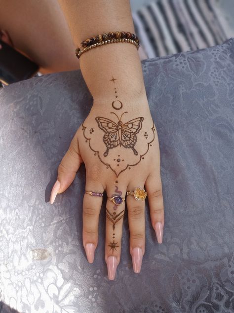 Henna Motive, Cool Henna, Small Henna Tattoos, Small Henna Designs, Tattoo Designs Henna, Henne Tattoo, Cute Henna Designs, Cute Henna Tattoos, Henna Style Tattoos