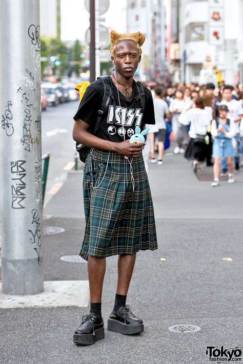 Zelig, Paris based fashion model | 11 June 2017 | #Fashion #Harajuku (原宿) #Shibuya (渋谷) #Tokyo (東京) Avant Garde, Tokyo Fashion Men, Harajuku Fashion Men, Dark Harajuku, Male Fashion Model, Boys In Skirts, Guys In Skirts, Model Tips, Gender Fluid Fashion