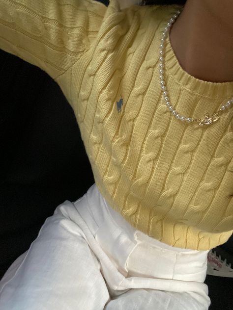 Yellow Winter Outfits, Ralph Lauren Style Women, Yellow Outfit Aesthetic, Polo Ralph Lauren Aesthetic, Outfits Stockholm, Yellow Sweater Outfit, Polo Ralph Lauren Outfits, Lauren Aesthetic, Ralph Lauren Aesthetic