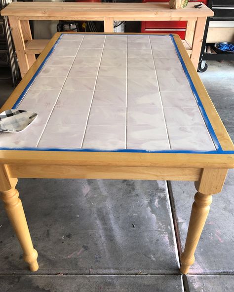 How to Paint a Dated Tile Table | All Things Thrifty Tile Table Makeover, Table Top Redo, Diy Table Makeover, Table Tile, Dining Room Table Makeover, Top Kitchen Table, Tile Top Tables, Tile Tables, Dining Table Makeover