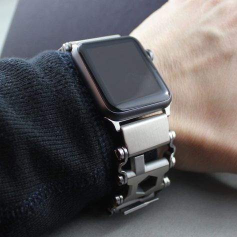 Turn an Apple Watch into a toolkit with this strangely awesome watch band Watch Men Style, Apple Watch Bands Mens, Leatherman Tread, Apple Watch Men, Apple Watch Sizes, Tool Band, Apple Band, Bracelet Metal, 38mm Apple Watch Band