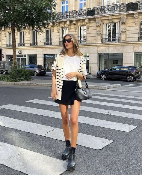 What to Wear for Rainy Summer Days? 15 Rainy Summer Outfits 3 Paris Inspired Outfits Summer, Paris Inspo Outfit, Black Split Skirt Outfit, 20 Grad Outfit, Charleston Outfits Fall, Casual Europe Outfits, Spring Europe Outfits, Summer Paris Outfits, Paris Outfits Spring