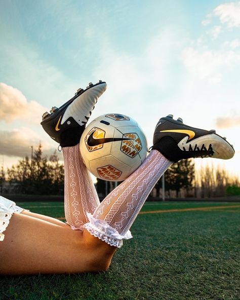 ¿le entran a un partido?⁣ part 1 to an incredible series yet to come 🇲🇽⁣ ⁣ PHOTO: @irivision⁣ MODELS: @thoughtsbyanahi & @ihateulises⁣ BTS: @juannolmos & @ihateulises @om3n33⁣ edit: the illest Women Sport Aesthetic, Football Pitch Photoshoot, Female Sports Aesthetic, Girly Soccer Aesthetic, Soccer Fashion Editorial, Champions League Aesthetic, Soccer Moodboard, Football Photography Soccer, Nike Campaign Photography