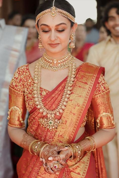 Gold Saree Wedding, Bengali Reception Bridal Look, South Indian Bridal Blouse Designs, Indian Bride Jewellery, South Indian Bride Jewellery, Bride Pics, Actress Wedding, Indian Brides Jewelry, Gold Saree