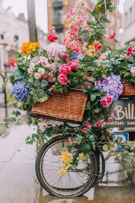 Beautiful Easter Floral Designs Across London | Spring Flower Installations | Early Hours Easter Floral Designs, Bicycle With Flowers, Chelsea Garden, Wildlife Garden, Flower Installation, Easter Floral, Easter Flowers, Flower Therapy, Garden Pictures