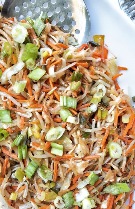 Quick and easy 10-minute Mung Bean Sprout Stir-fry! Cooked with a splash of umami soy sauce, fresh vegetables, all tossed in a touch of oil. A refreshing, crunchy, and flavorful side dish that takes just minutes to make. Ways To Eat Sprouts, Vegan Bean Sprout Recipes, Sprouted Beans Recipes, Sprouted Mung Bean Recipes, Stir Fry Bean Sprouts, Bean Sprout Recipes, Bean Sprout Salad, Vegan Fried Rice, Fried Beans