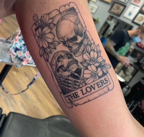 Girly Grunge Tattoos, Wörter Tattoos, Lovers Tarot Card, Tarot Card Tattoo, Tarot Tattoo, The Lovers Tarot, Tattoos For Lovers, Inspiration Tattoos, Tattoos Geometric