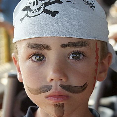 Boy Halloween Makeup, Diy Fantasia, Kids Pirate Party, Pirate Face, Halloween Costumes Kids Boys, Halloween Makeup Pretty, Kids Face Paint, Halloween Makeup Scary, Pirate Birthday Party