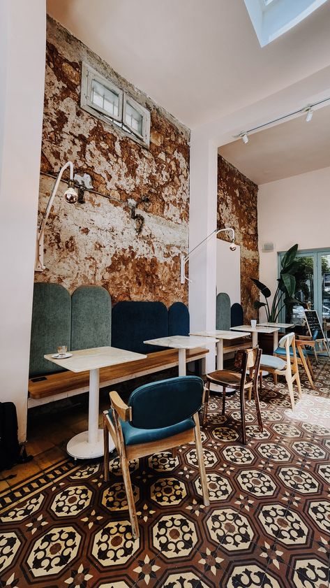 Lebanese Cafe to Visit in Beirut Greek Restaurant, Bakery Decor, Greek Restaurants, House Restaurant, Beirut, Restaurant Design, Traditional House, Lebanon, 21st Century