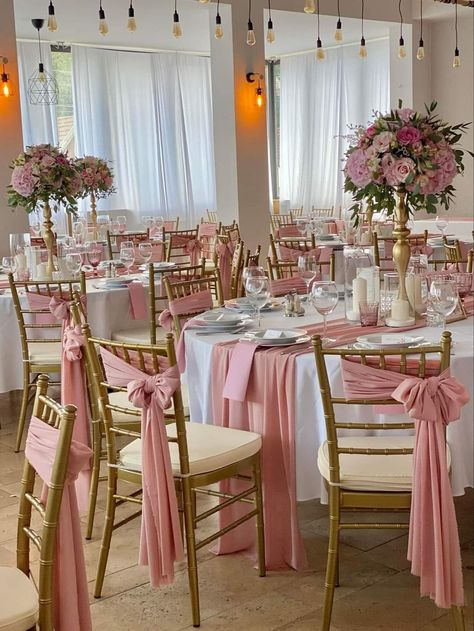 Pink And Gold Theme Quinceanera, Quince Decorations Ideas Pink, Pink Quince Table Decorations, Pink Quince Venue Ideas, Pink Enchanted Forest Quinceanera, Pink Quince Decor, Pink Quince Centerpieces, Baby Pink Quinceanera Theme, Pink Quince Decorations