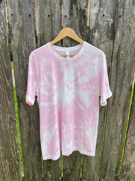 Baby Pink Tie, Cute Tie Dye Shirts, Dip Dye Shirt, Blue Tie Dye Shirt, Pink Tye Dye, Womens Graphic Tees, How To Tie Dye, Pastel Tie Dye, Tie Dye Outfits