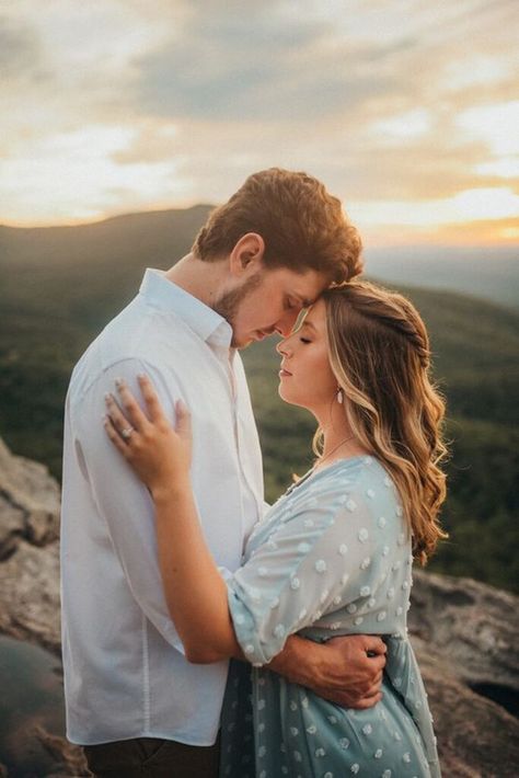 Rewrite for Radiant Love: The Relationship Method Couple Pose Mountain, Mountain Couple Poses, Hills Couple Photography, Mountain Top Couples Photoshoot, Couple Outside Photoshoot, Mountain Top Engagement Photos, Prenup Pictures, Couples Mountain Photoshoot, Mountain Couple Photoshoot