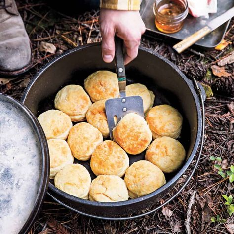 20 Camping Breakfast Ideas for Easy Morning Meals Cast Iron Dutch Oven Cooking, Bannock Bread, Dutch Oven Recipes Cast Iron, Dutch Oven Camping Recipes, Best Dutch Oven, Dutch Oven Camping, Camping Breakfast, Dutch Oven Cooking, Dutch Oven Recipes