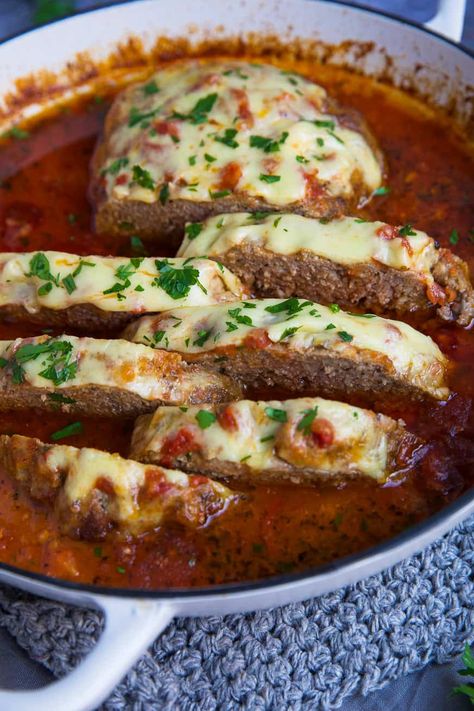 The BEST Italian Keto Meatloaf Recipe. It is so easy, gluten free and only 7g net carbs for a very generous serving. #lowcarbrecipes #ketorecipes #ketomeatloaf #glutenfreerecipes #ketodinners Keto Meatloaf Recipes, Keto Italian Recipes, Italian Meatloaf Recipes, Keto Meatloaf, Leftover Meatloaf, Keto Italian, Italian Meatloaf, Meatloaf Ingredients, Italian Keto