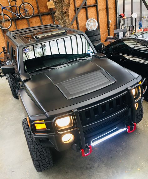 Hummer H3 with light bar matte black Hummer H3 Lifted, Hammer Car, Hummer Truck, Luxury Cars Rolls Royce, Hummer Cars, Truck Mods, Hummer H1, Jeep Cj7, Hummer H3