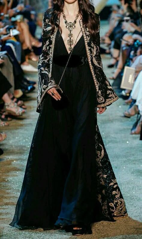 Looks Hippie, Elie Saab Fall, Elie Saab Couture, Boutique Chic, Look Retro, فستان سهرة, Moda Vintage, Fashion Runway, Elie Saab